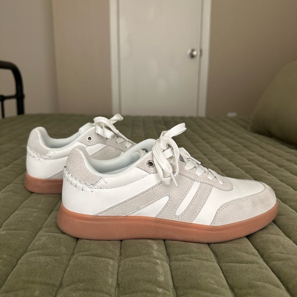 Lucky Step Womens Sneakers